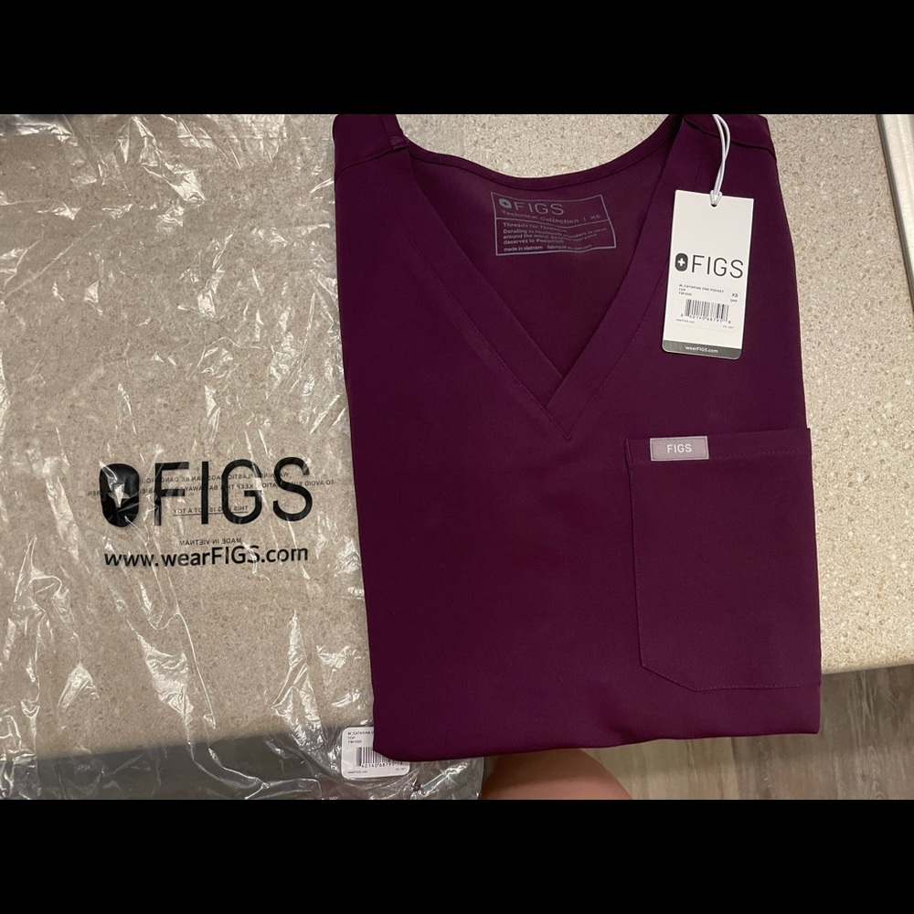 Figs scrub top